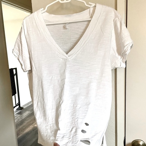 Vici | White Ripped V Neck Tee Size S/M - Picture 2 of 7